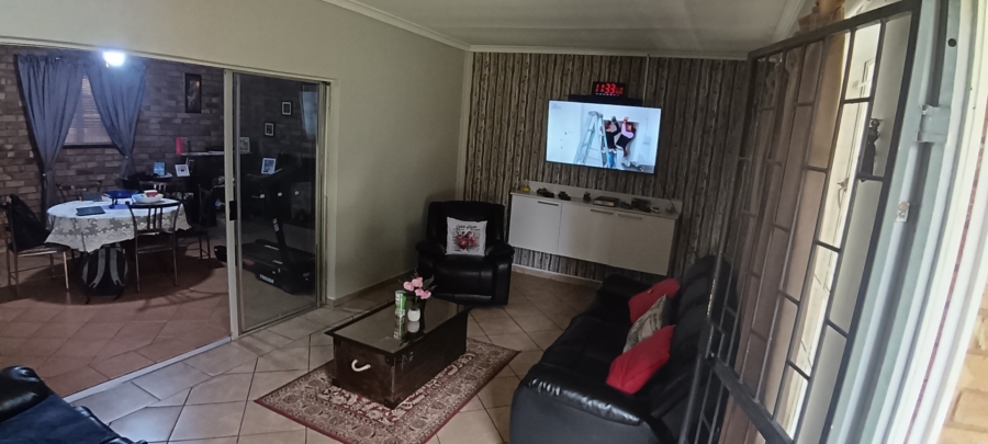 3 Bedroom Property for Sale in Lourenspark North West